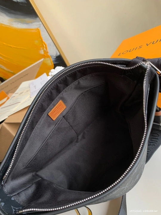 Official oldcobbler VUITTON LOUIS BAG MESSENGER 0710